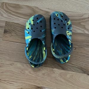 CROCS - multi color size 6
